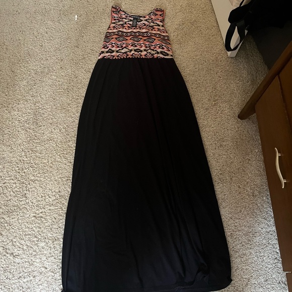 Kristin Nicole Maxi Dress - Picture 1 of 2